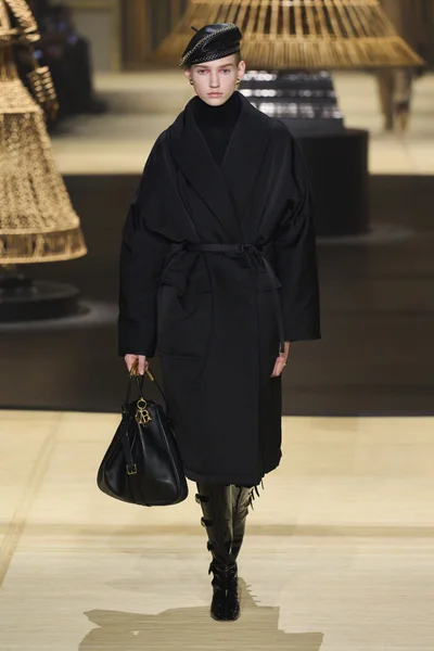 Look 18